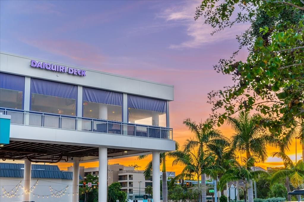 待售: $370,000 (2 贝兹, 2 浴室, 966 平方英尺)