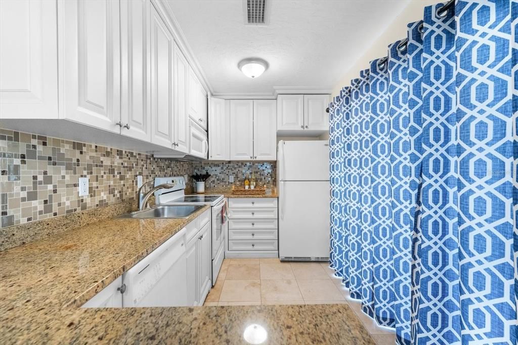 待售: $370,000 (2 贝兹, 2 浴室, 966 平方英尺)