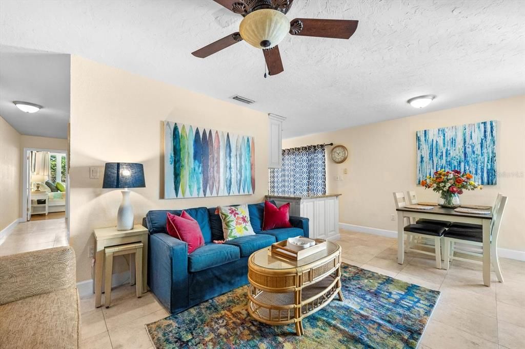 待售: $370,000 (2 贝兹, 2 浴室, 966 平方英尺)