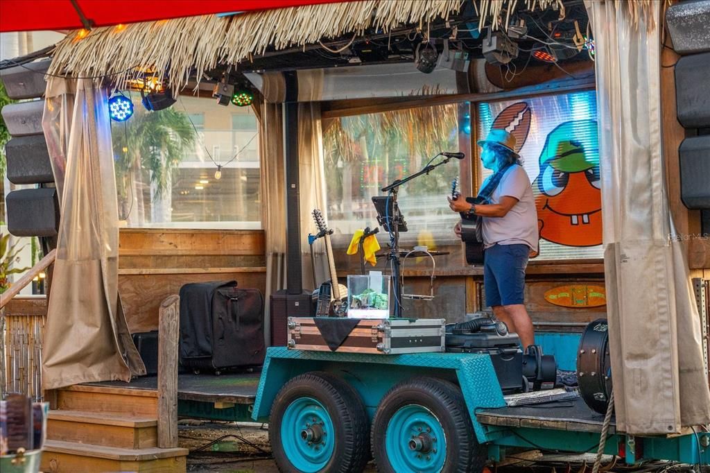 待售: $370,000 (2 贝兹, 2 浴室, 966 平方英尺)