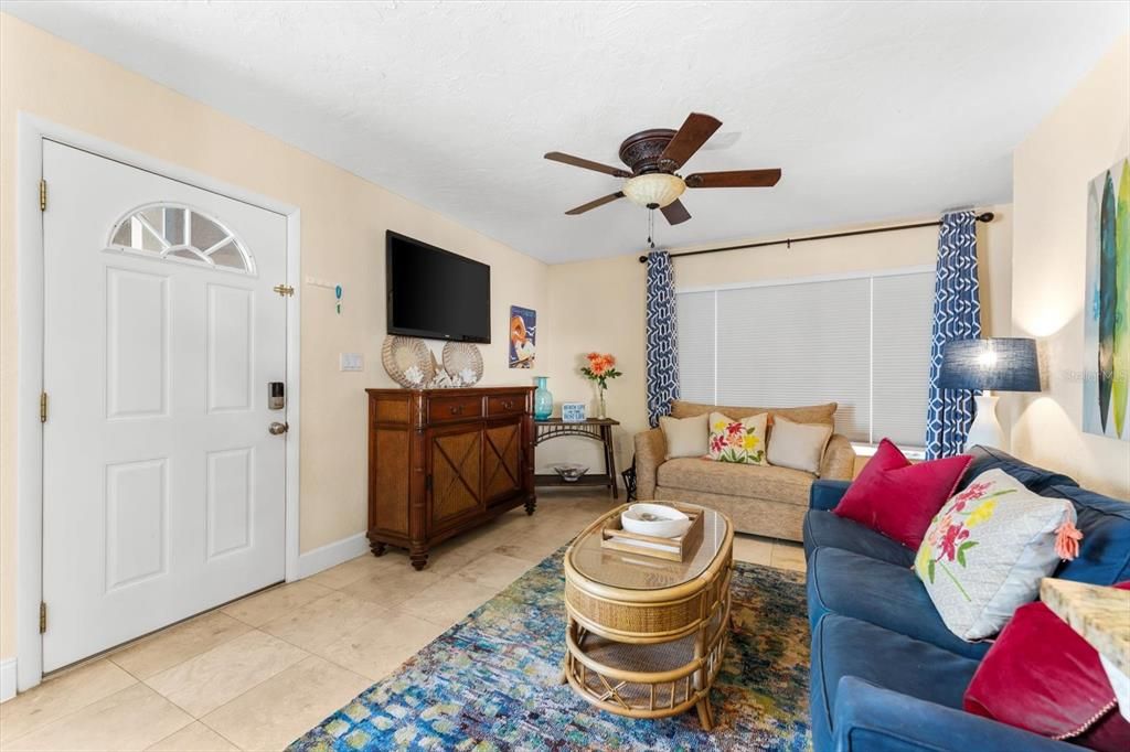 待售: $370,000 (2 贝兹, 2 浴室, 966 平方英尺)