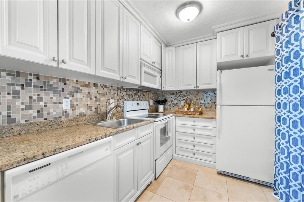 待售: $370,000 (2 贝兹, 2 浴室, 966 平方英尺)