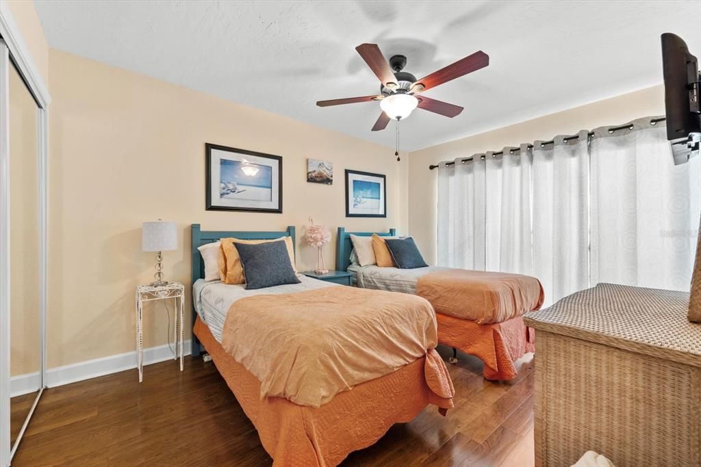 待售: $370,000 (2 贝兹, 2 浴室, 966 平方英尺)