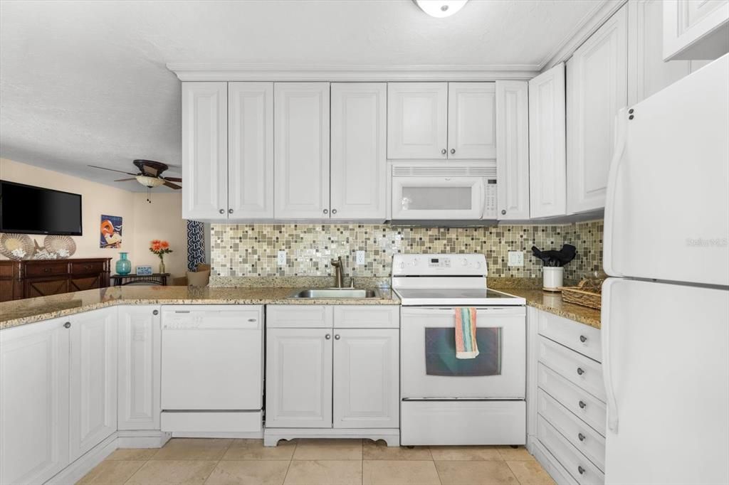 待售: $370,000 (2 贝兹, 2 浴室, 966 平方英尺)