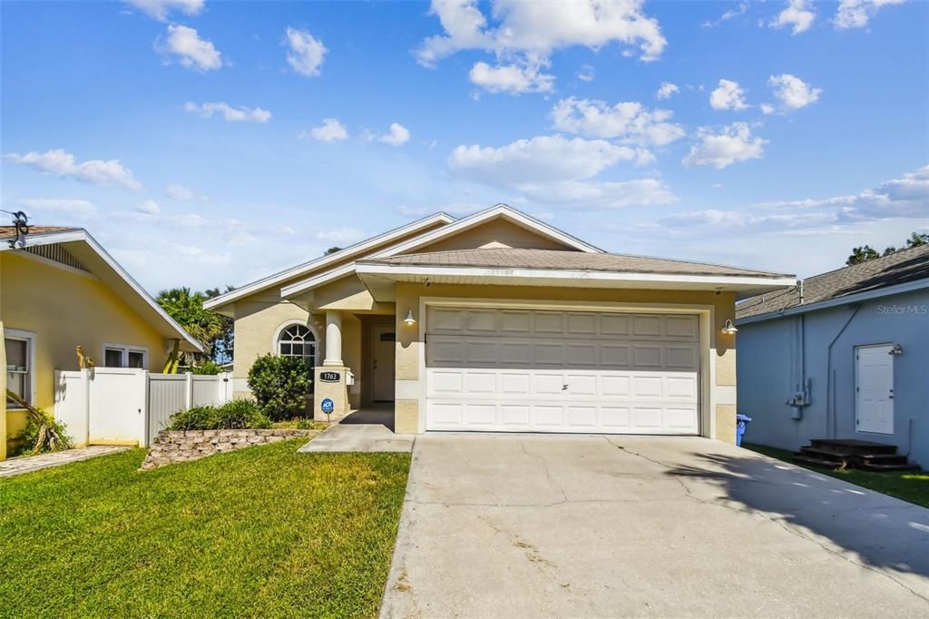 For Rent: $3,500 (3 beds, 2 baths, 1157 Square Feet)