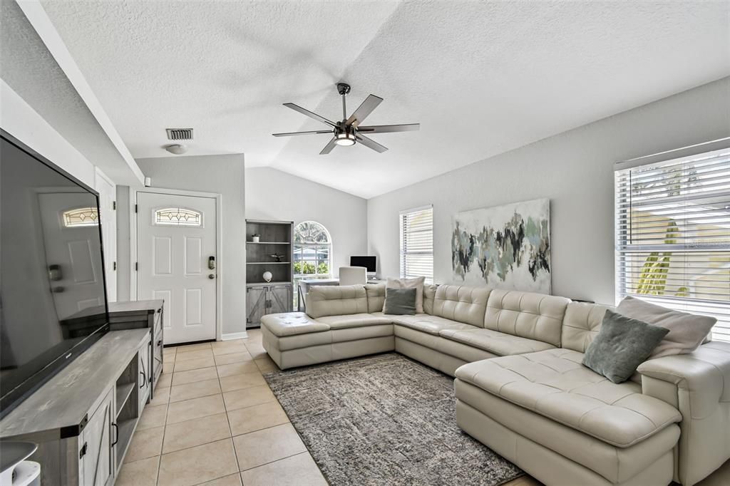 For Rent: $3,500 (3 beds, 2 baths, 1157 Square Feet)