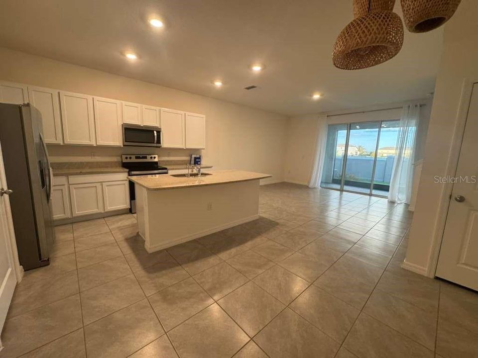 For Rent: $2,099 (3 beds, 2 baths, 1673 Square Feet)
