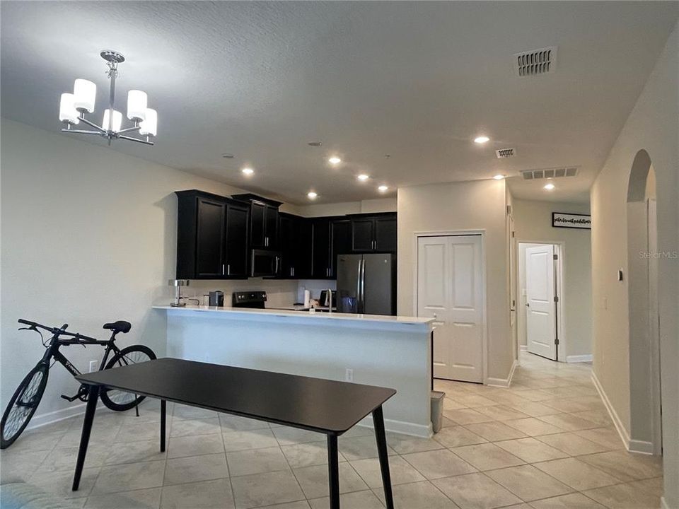 En Venta: $250,000 (2 camas, 2 baños, 1409 Pies cuadrados)