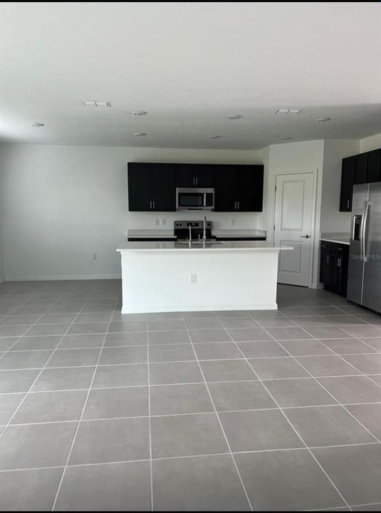 В аренду: $2,600 (5 спален, 3 ванн, 2287 Квадратных фут)