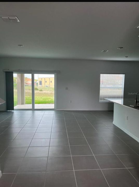 В аренду: $2,600 (5 спален, 3 ванн, 2287 Квадратных фут)