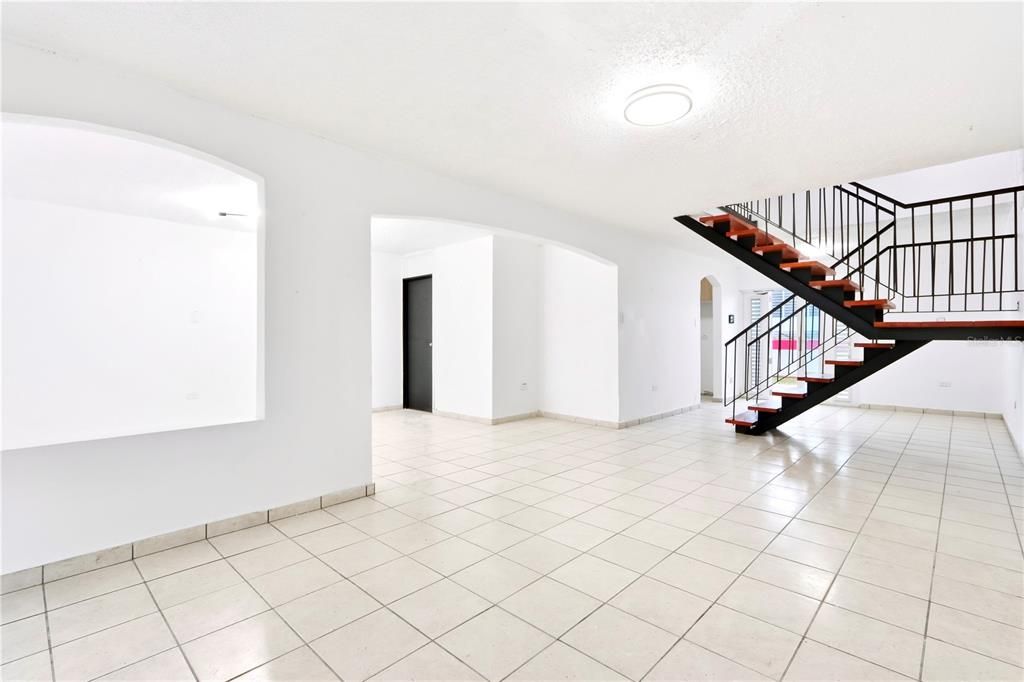 For Sale: $395,000 (5 beds, 2 baths, 2100 Square Feet)