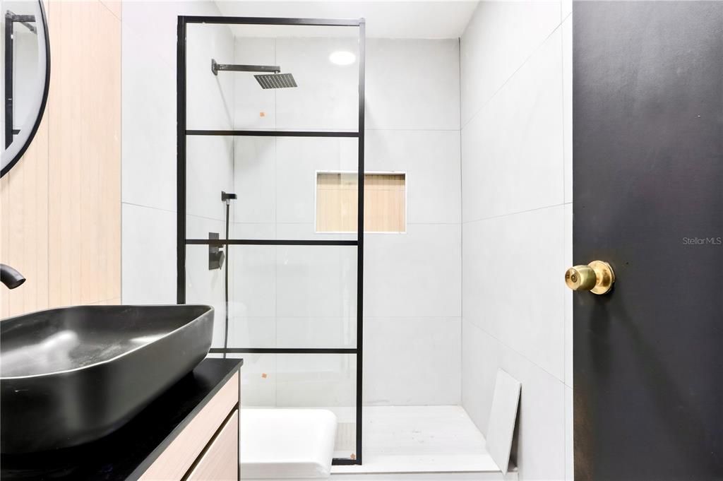 For Sale: $395,000 (5 beds, 2 baths, 2100 Square Feet)