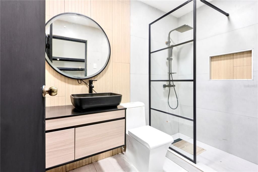 For Sale: $395,000 (5 beds, 2 baths, 2100 Square Feet)