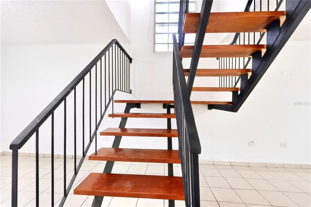 For Sale: $395,000 (5 beds, 2 baths, 2100 Square Feet)