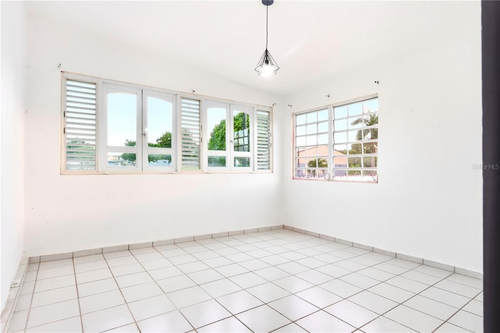 For Sale: $395,000 (5 beds, 2 baths, 2100 Square Feet)