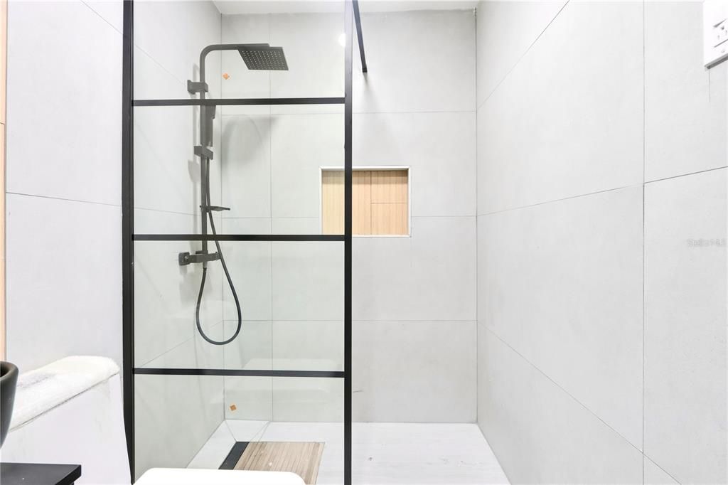 For Sale: $395,000 (5 beds, 2 baths, 2100 Square Feet)