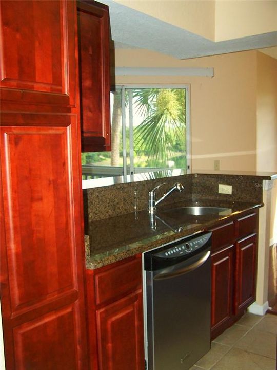 出租: $1,250 (1 贝兹, 1 浴室, 673 平方英尺)