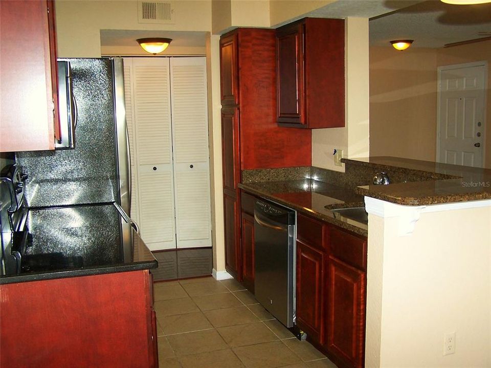 出租: $1,250 (1 贝兹, 1 浴室, 673 平方英尺)