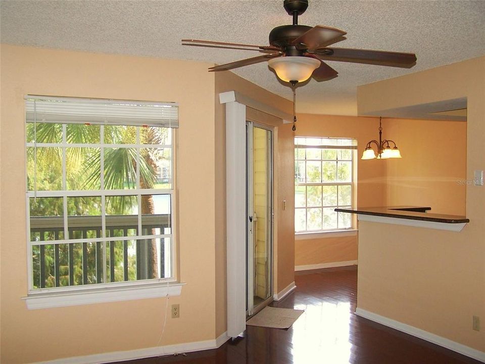 出租: $1,250 (1 贝兹, 1 浴室, 673 平方英尺)