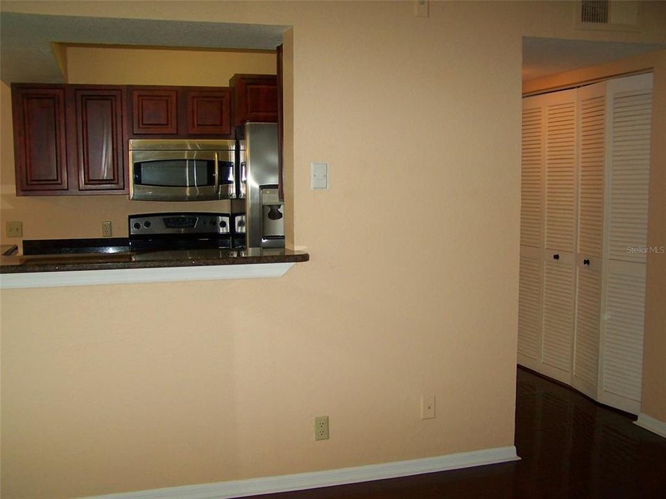 出租: $1,250 (1 贝兹, 1 浴室, 673 平方英尺)