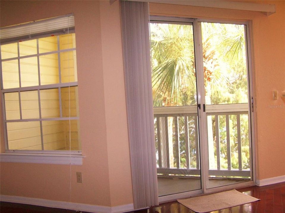 出租: $1,250 (1 贝兹, 1 浴室, 673 平方英尺)