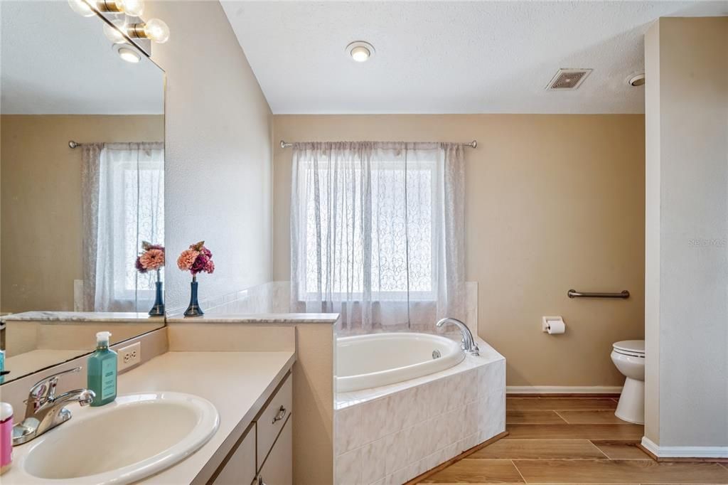 待售: $375,000 (3 贝兹, 2 浴室, 1579 平方英尺)