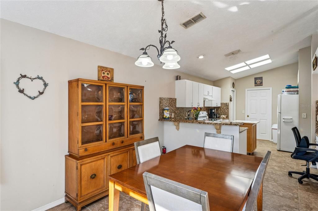 待售: $375,000 (3 贝兹, 2 浴室, 1579 平方英尺)