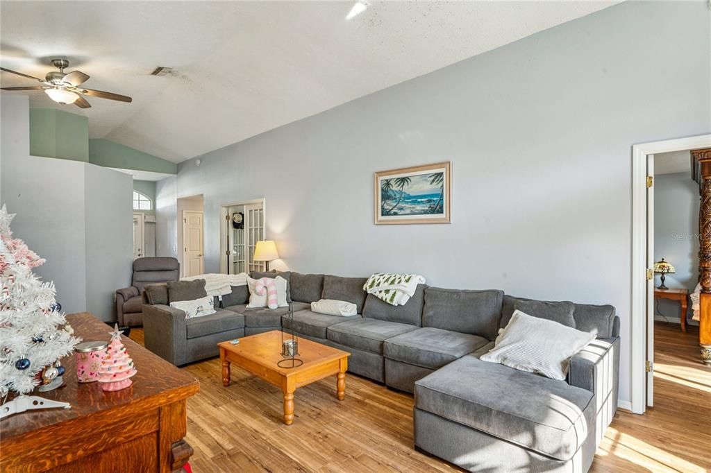 待售: $375,000 (3 贝兹, 2 浴室, 1579 平方英尺)