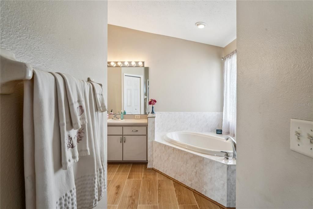 待售: $375,000 (3 贝兹, 2 浴室, 1579 平方英尺)