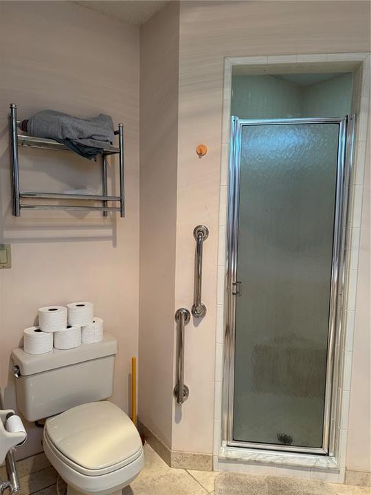 En Venta: $369,000 (4 camas, 2 baños, 1977 Pies cuadrados)