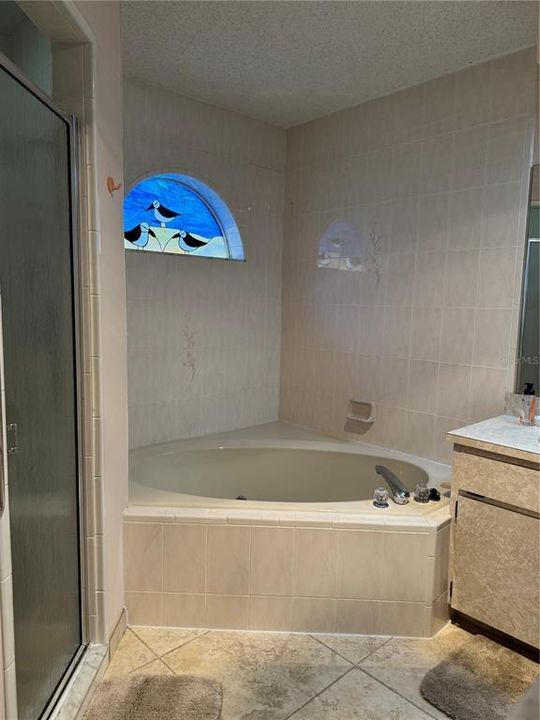 En Venta: $369,000 (4 camas, 2 baños, 1977 Pies cuadrados)