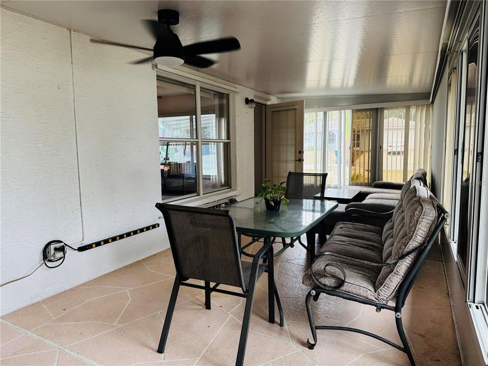 На продажу: $369,000 (4 спален, 2 ванн, 1977 Квадратных фут)