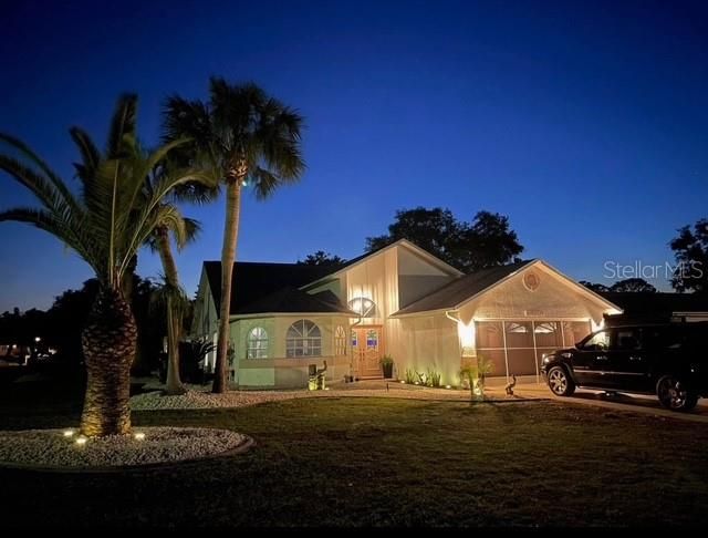 En Venta: $369,000 (4 camas, 2 baños, 1977 Pies cuadrados)