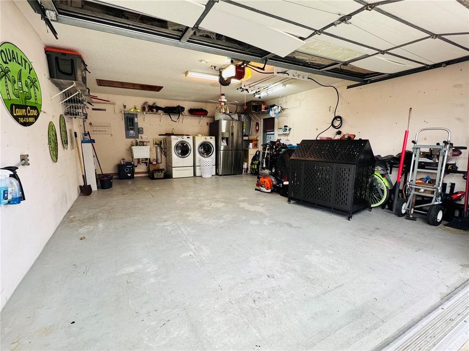 На продажу: $369,000 (4 спален, 2 ванн, 1977 Квадратных фут)