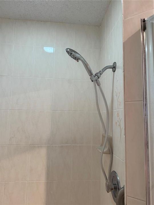 En Venta: $369,000 (4 camas, 2 baños, 1977 Pies cuadrados)