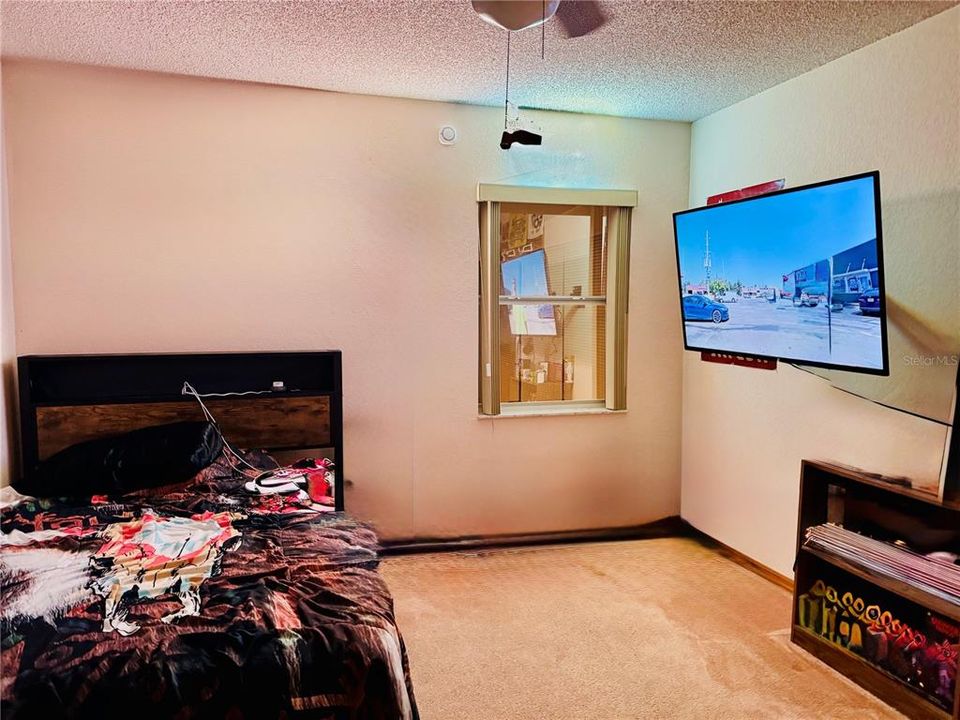 На продажу: $369,000 (4 спален, 2 ванн, 1977 Квадратных фут)