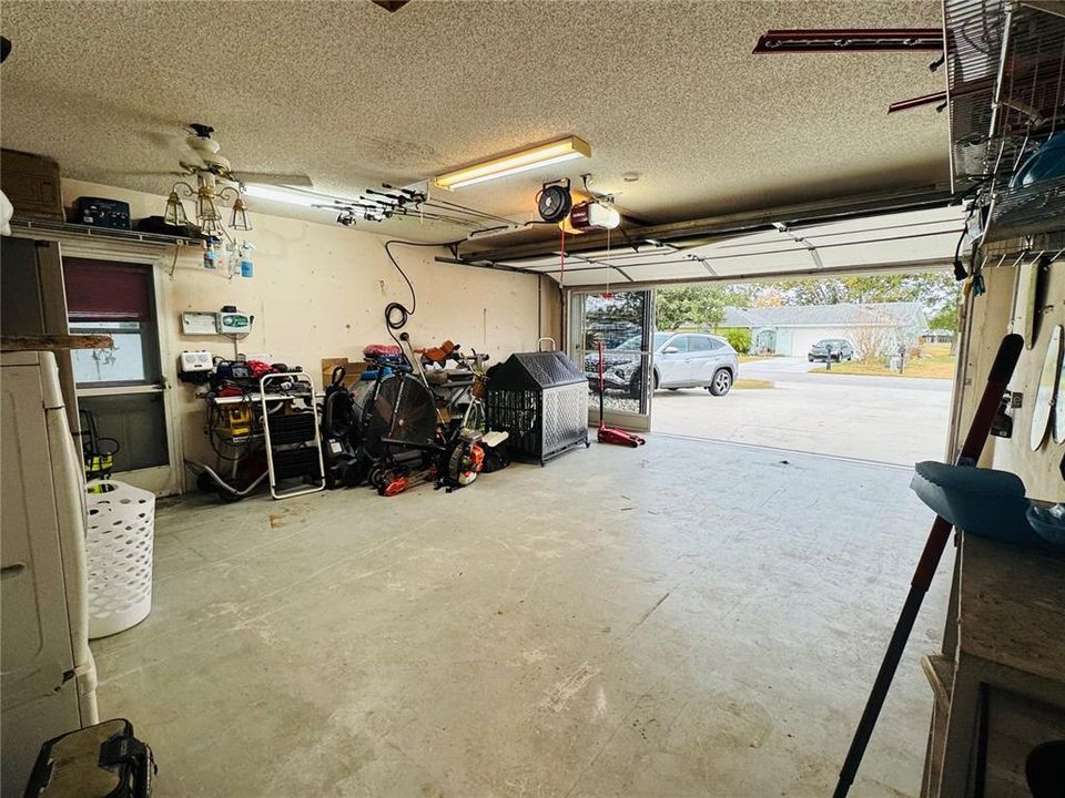 На продажу: $369,000 (4 спален, 2 ванн, 1977 Квадратных фут)