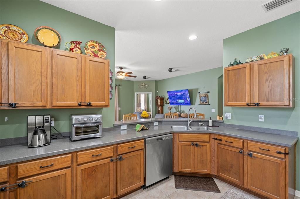 На продажу: $375,000 (3 спален, 2 ванн, 1622 Квадратных фут)