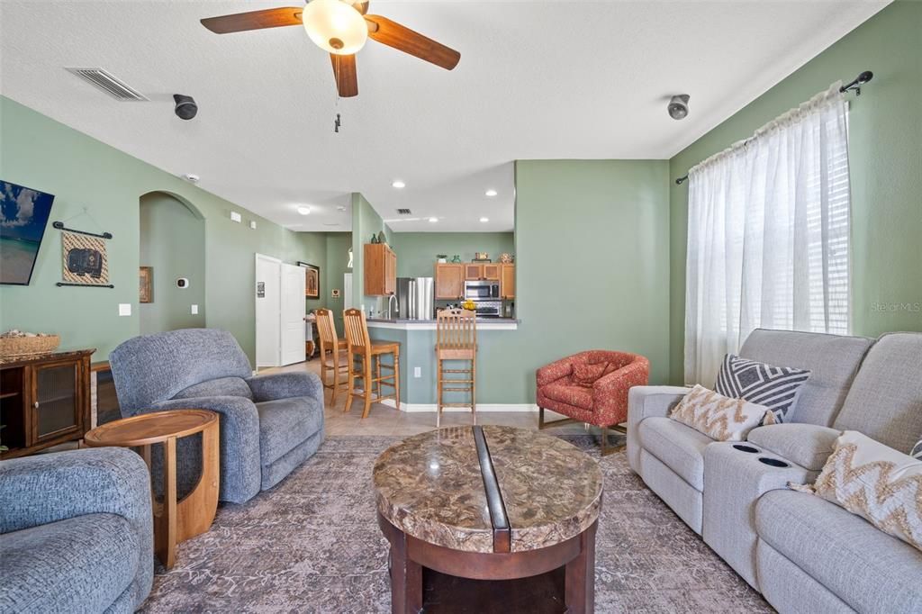 На продажу: $375,000 (3 спален, 2 ванн, 1622 Квадратных фут)