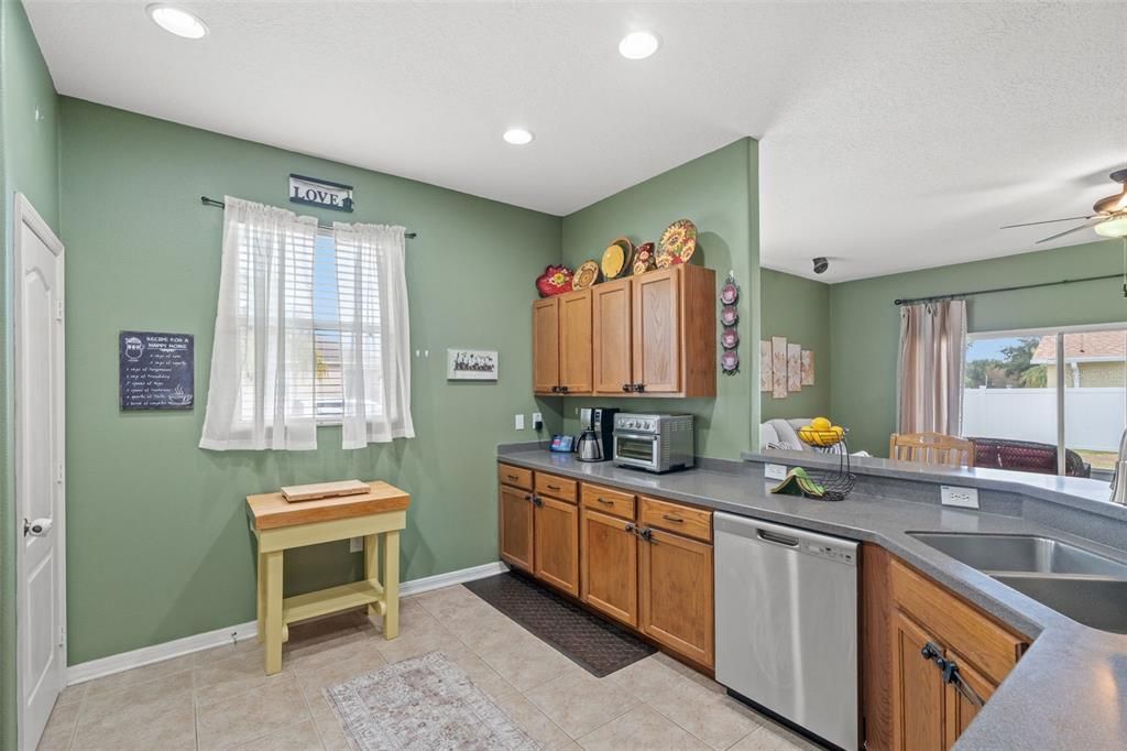 На продажу: $375,000 (3 спален, 2 ванн, 1622 Квадратных фут)