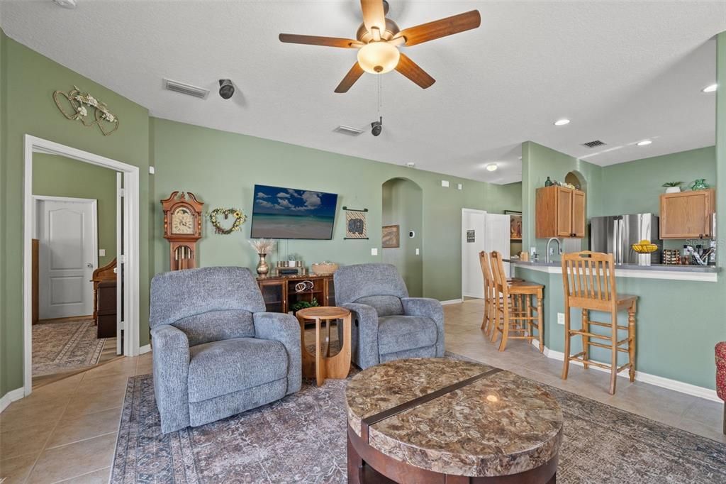 На продажу: $375,000 (3 спален, 2 ванн, 1622 Квадратных фут)