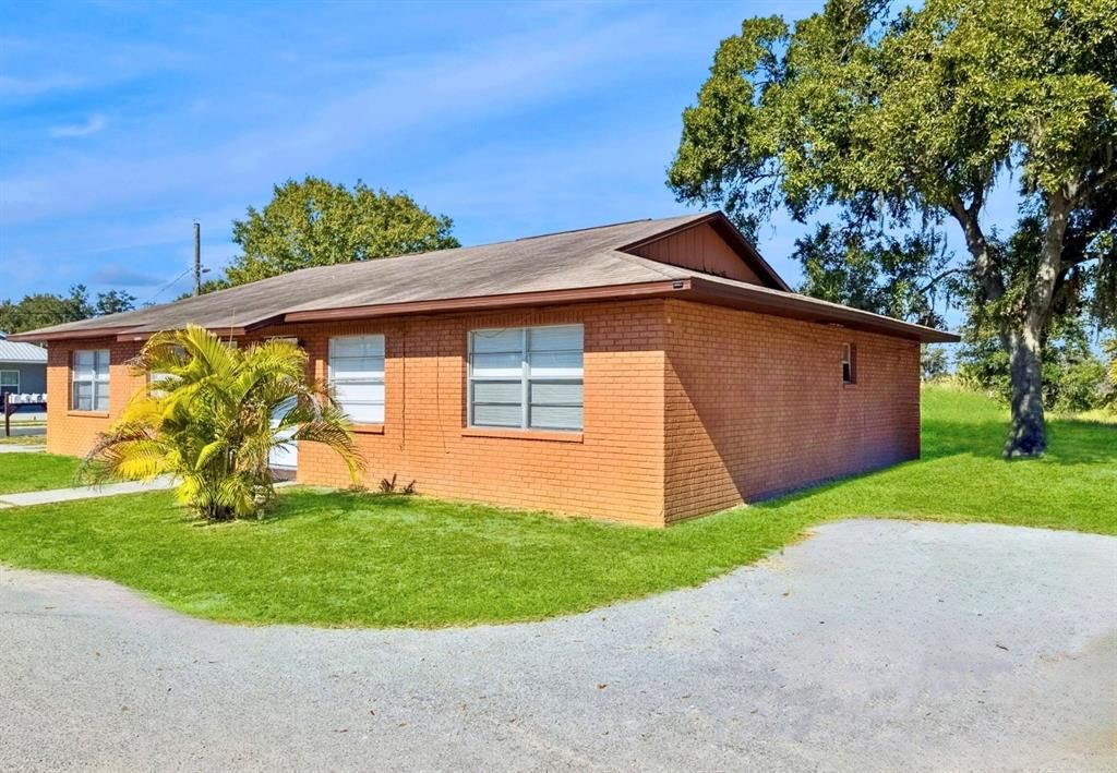 待售: $300,000 (4 贝兹, 0 浴室, 1700 平方英尺)