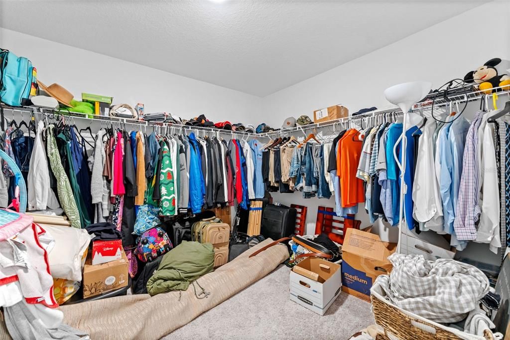 For Sale: $375,000 (5 beds, 4 baths, 2776 Square Feet)