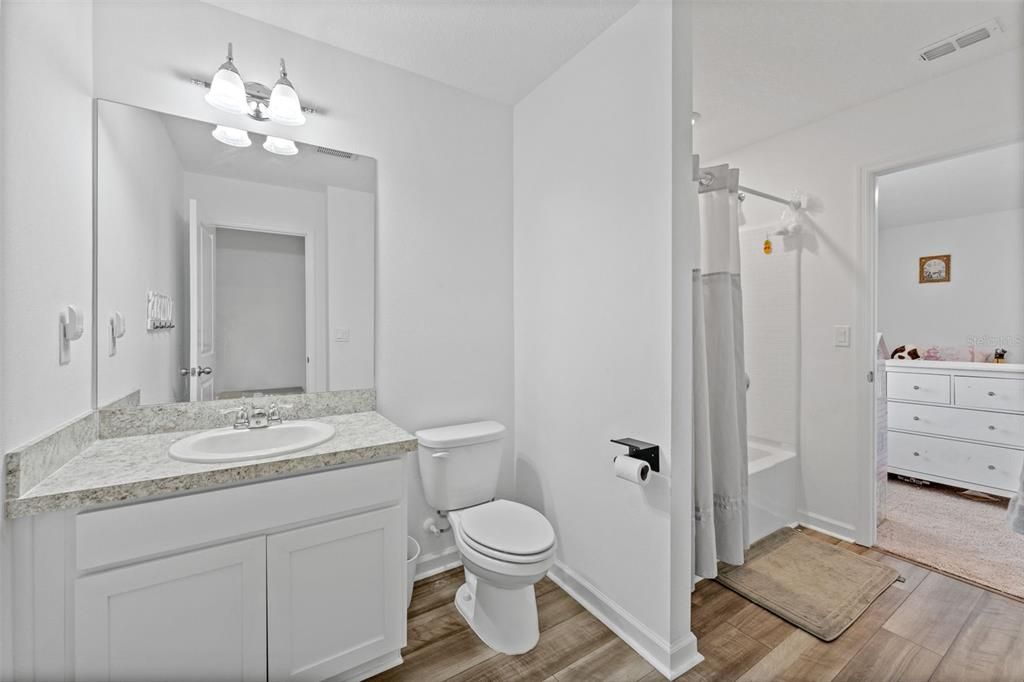 For Sale: $375,000 (5 beds, 4 baths, 2776 Square Feet)