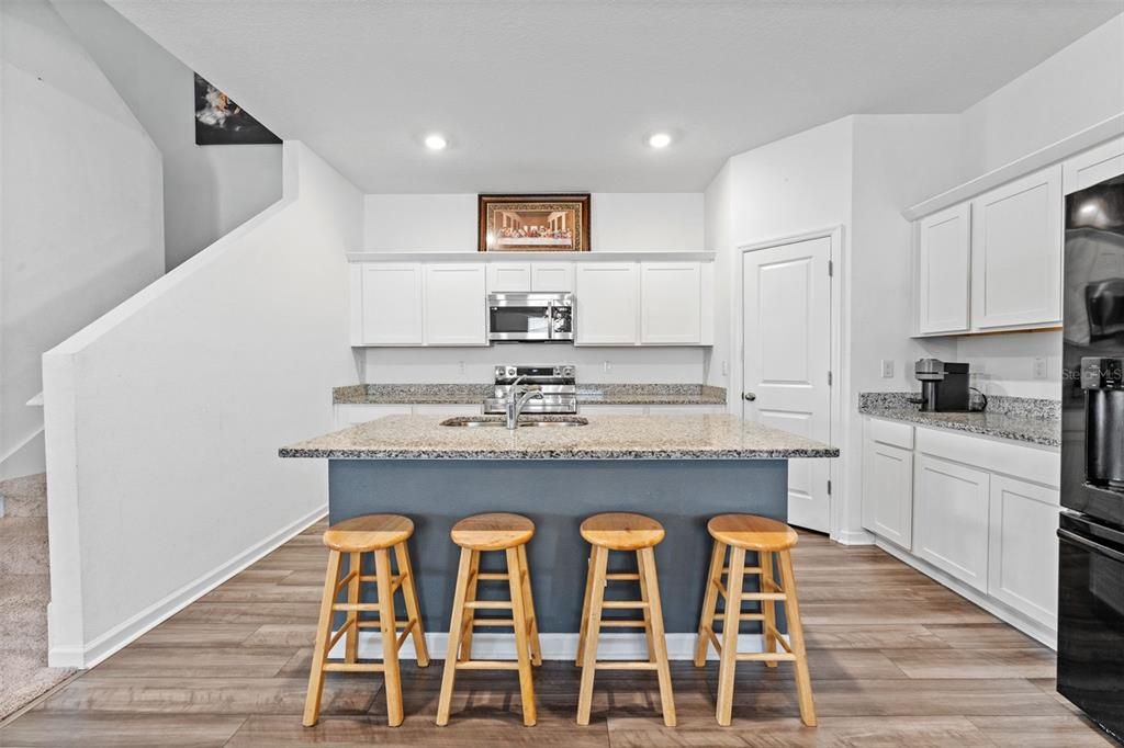 For Sale: $375,000 (5 beds, 4 baths, 2776 Square Feet)