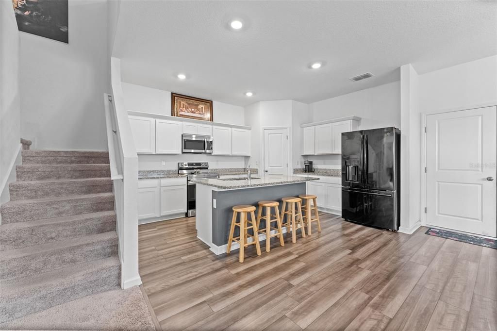 For Sale: $375,000 (5 beds, 4 baths, 2776 Square Feet)