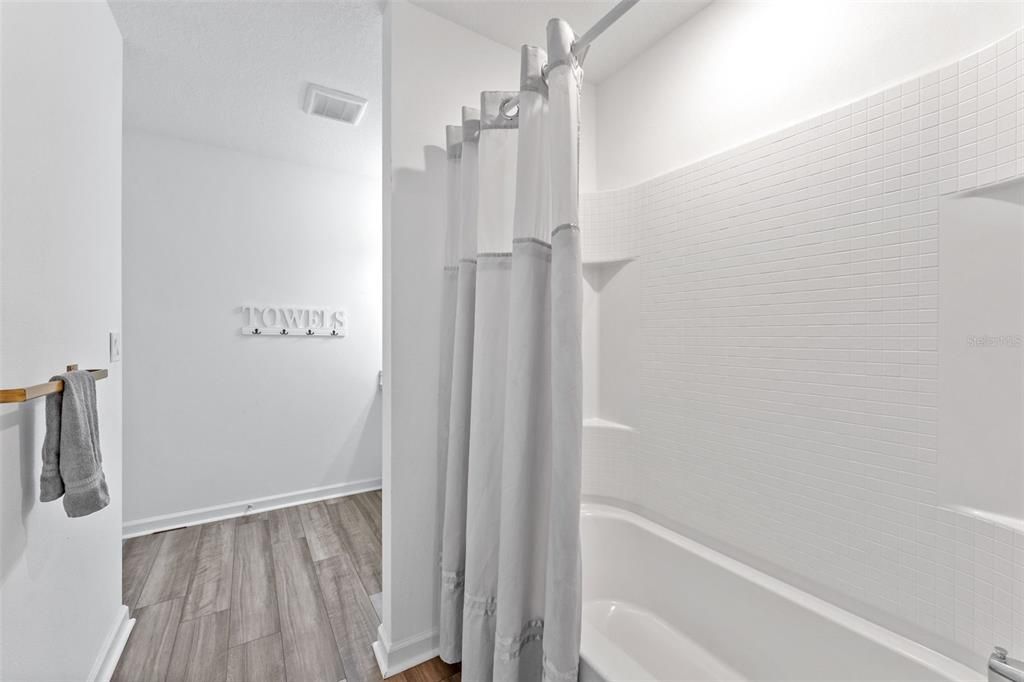 For Sale: $375,000 (5 beds, 4 baths, 2776 Square Feet)