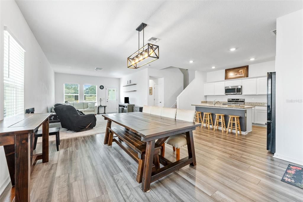 For Sale: $375,000 (5 beds, 4 baths, 2776 Square Feet)