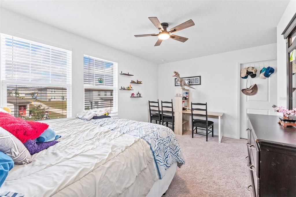 For Sale: $375,000 (5 beds, 4 baths, 2776 Square Feet)