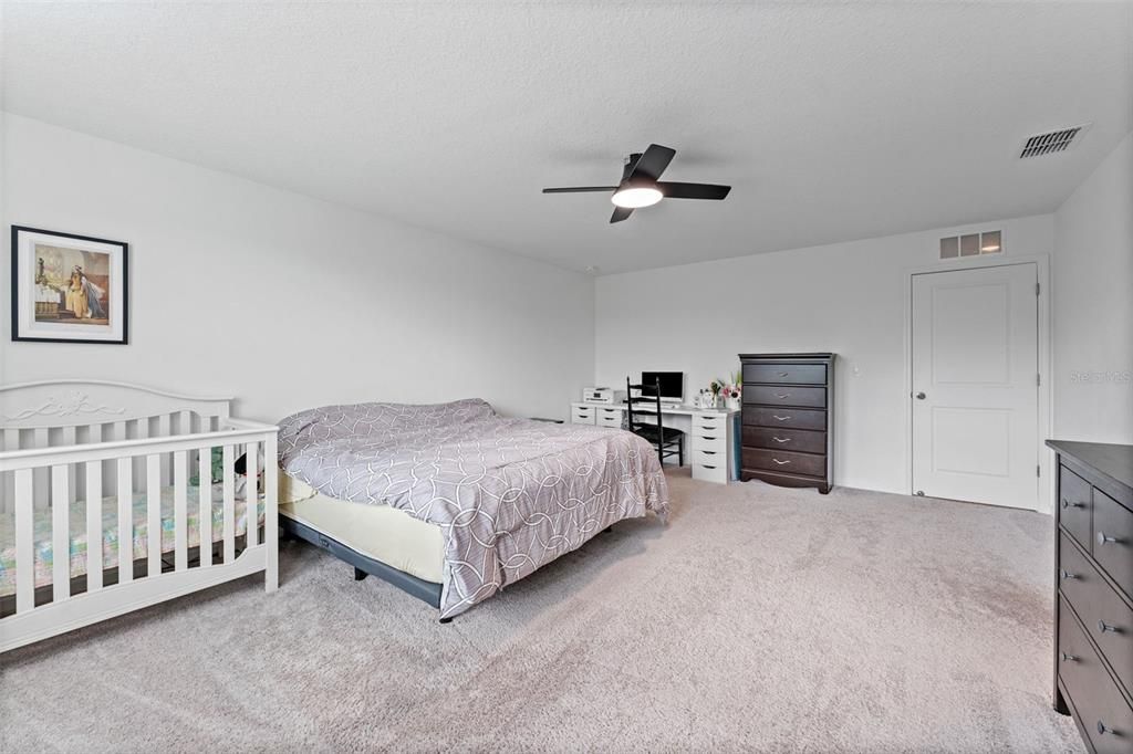 For Sale: $375,000 (5 beds, 4 baths, 2776 Square Feet)